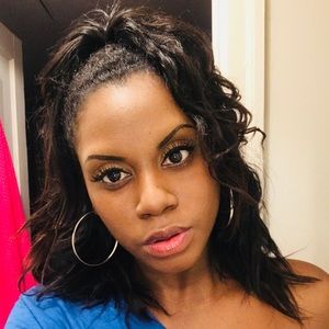 Meet your Posher, Monique